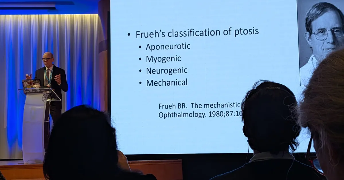 Sesión científica sobre ptosis palpebral en The Oculoplastics 2026